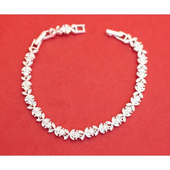 8 inch, Vintage Floral Butterfly Chain Link Bracelet by Avon - F37 - Picture 1 of 3
